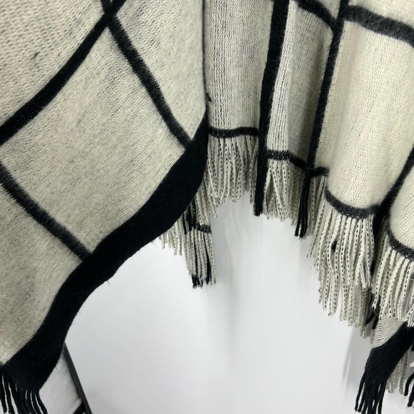 Vince Camuto Feels Like Check Fringe Poncho Cape Cardigan Window Pane Plaid - Picture 4 of 9
